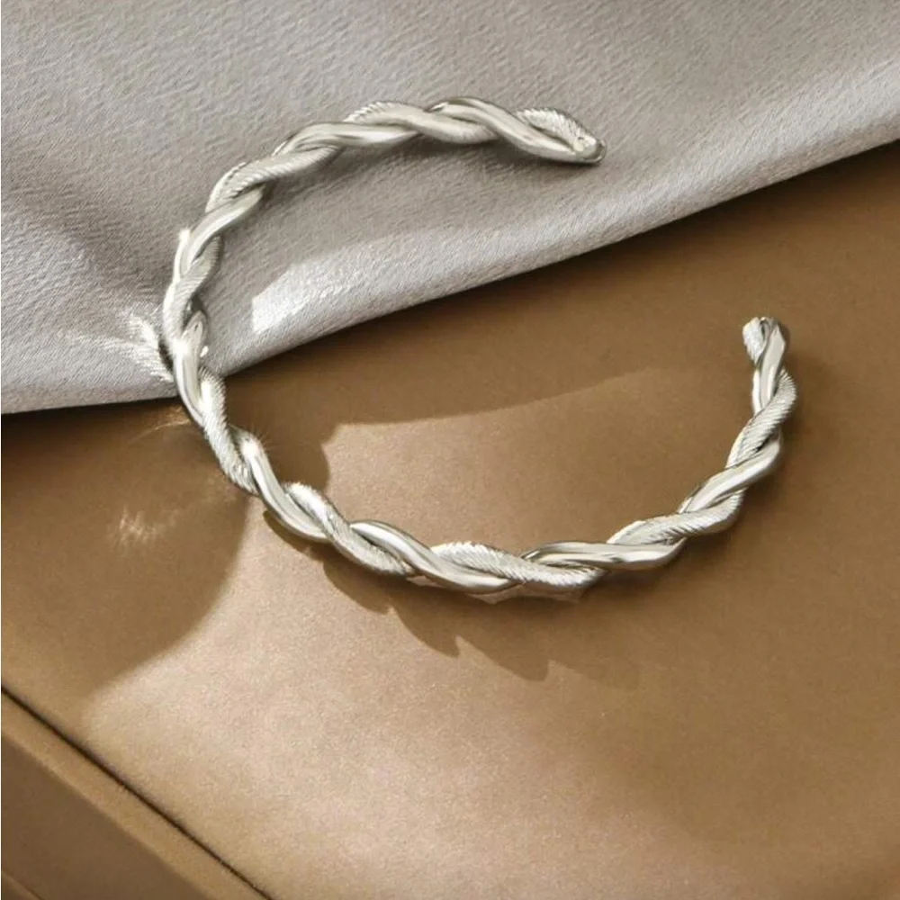 Elegant Silver Twisted Bracelet